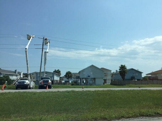 Image of electical power crews working on transmission lines on Galveston island. Image Copyright © 2017 Brad Larkin