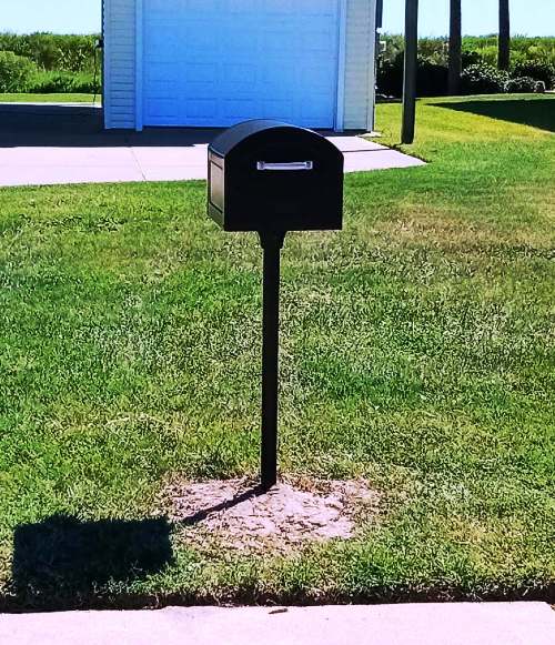 Image of new mailbox installed by the Tracy Calvert crew in Galveston, Texas.  Image Copyright © 2022 Brad Larkin